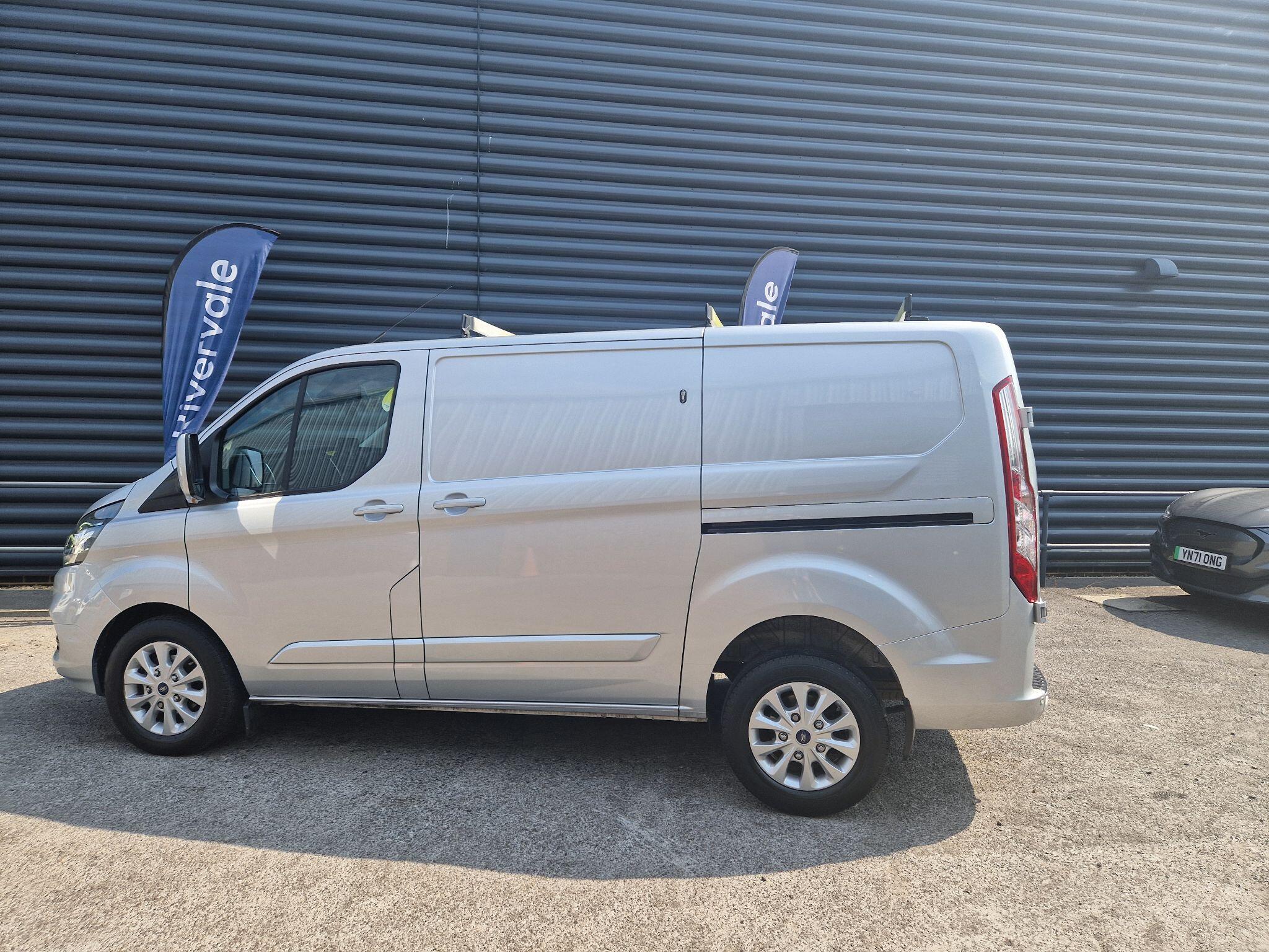Ford Transit Custom image 6